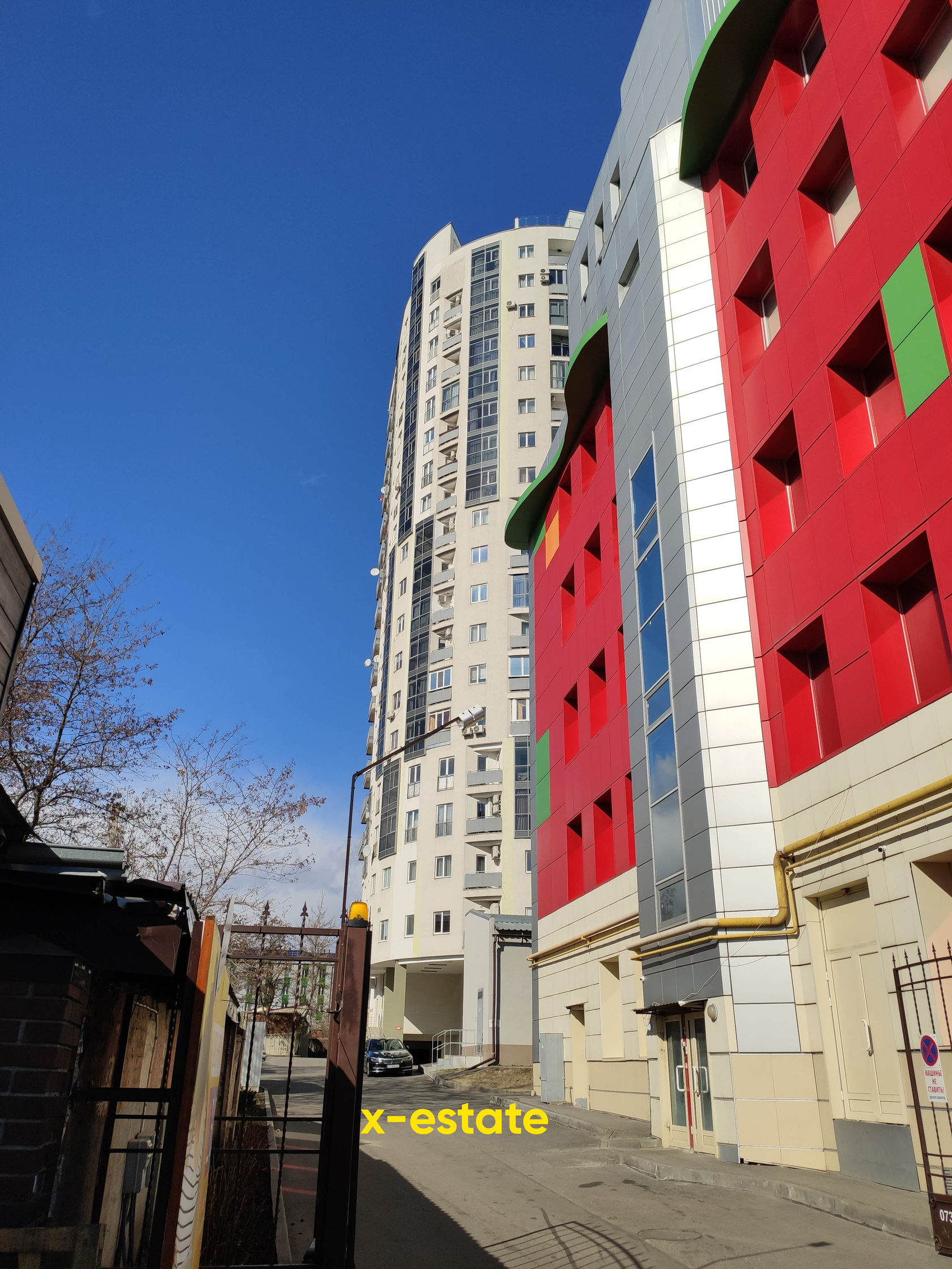 Въезд на территорию ЖК Аксиома