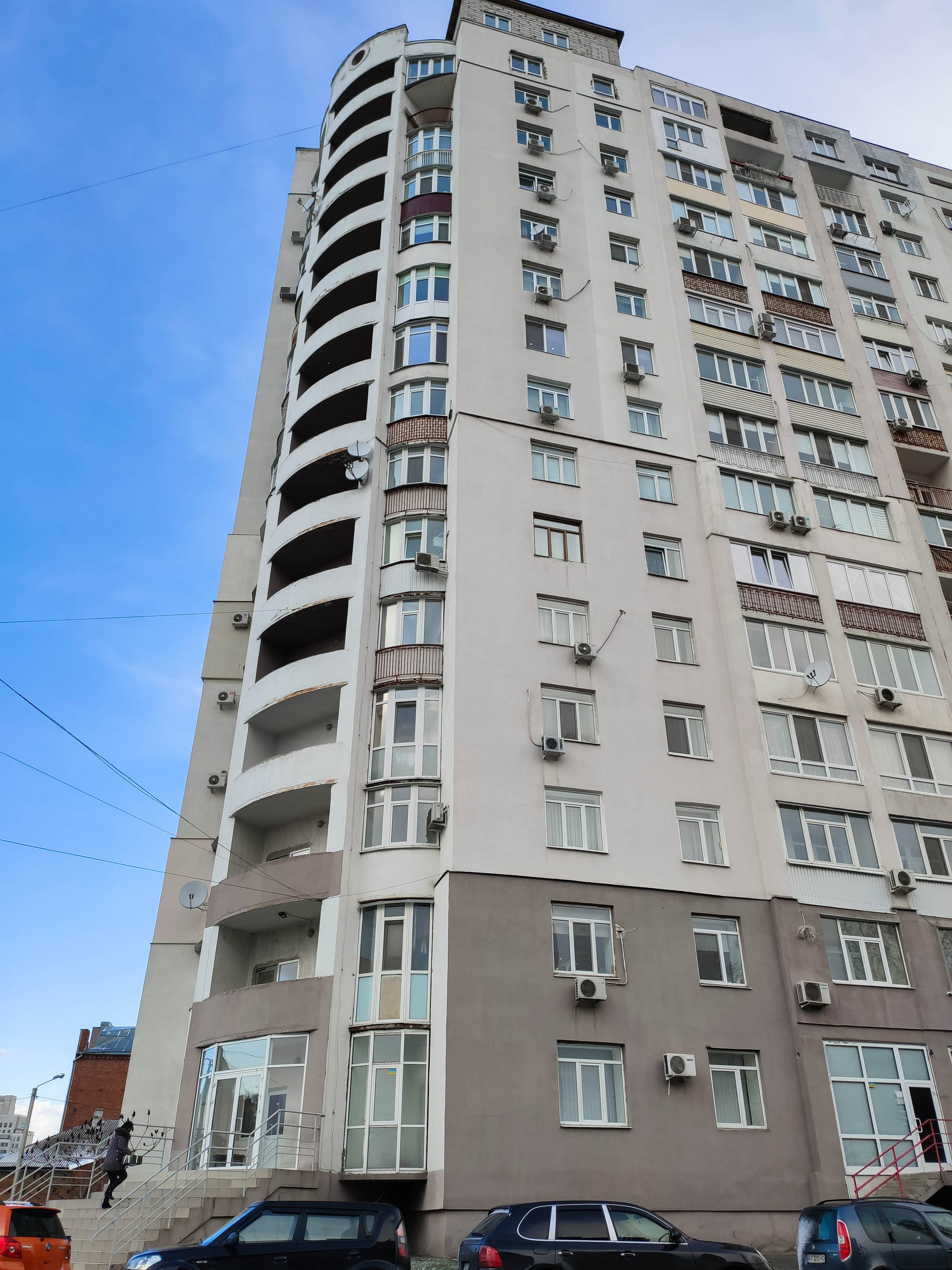 Подъезд жилого комплекса Грековская 5